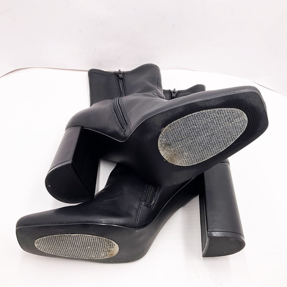 {Steve Madden} Lynden Stretch Block Heel Ankle Boot - Picture 13 of 16